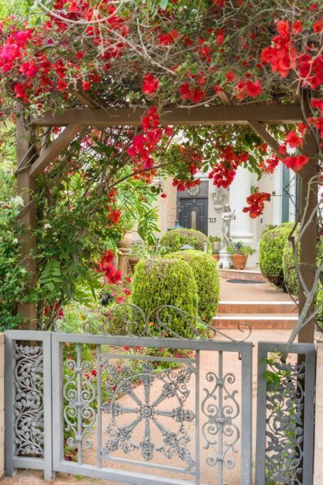 Entire Second Flr - Santa Monica Luxury Roman Villa Лос-Анджелес Экстерьер фото