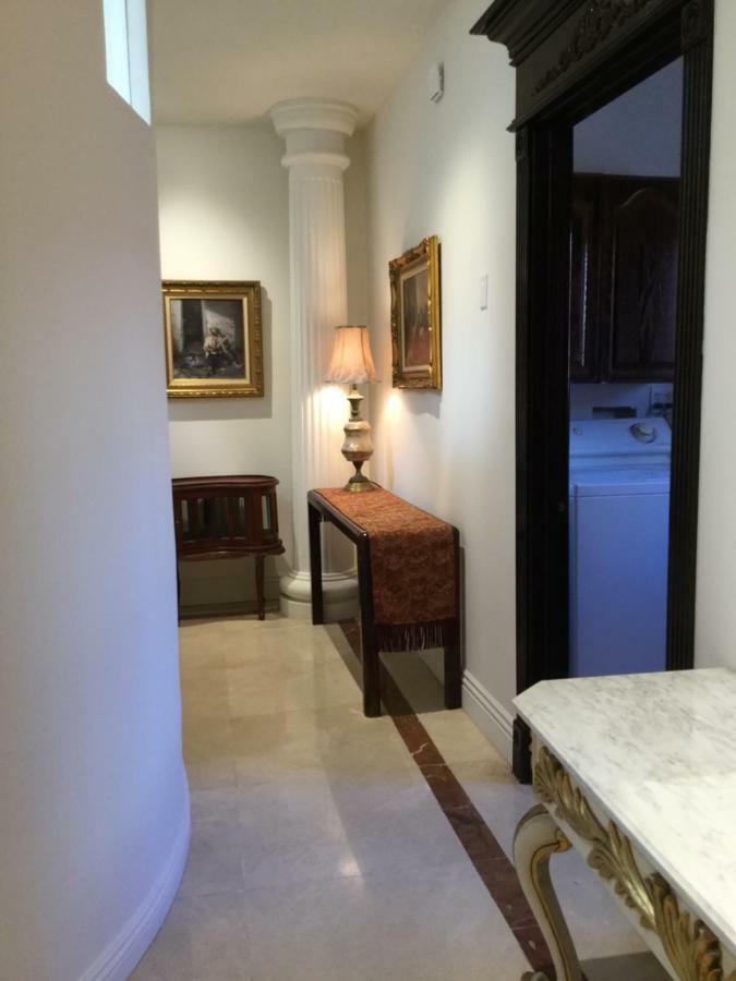 Entire Second Flr - Santa Monica Luxury Roman Villa Лос-Анджелес Экстерьер фото
