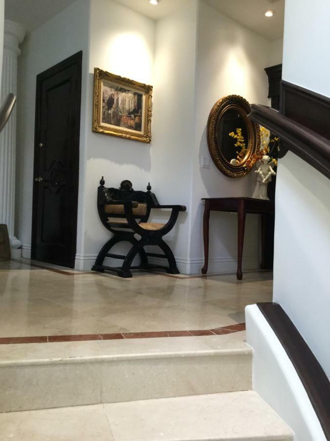 Entire Second Flr - Santa Monica Luxury Roman Villa Лос-Анджелес Экстерьер фото
